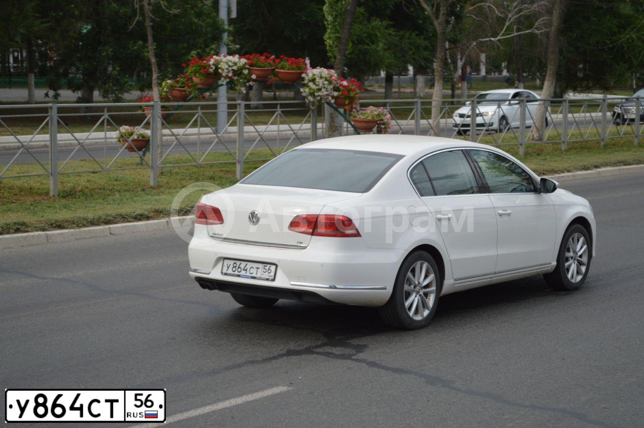 Фото автомобиля VOLKSWAGEN PASSAT, 2013 — госномер М784ХВ702. Цвет: Белый