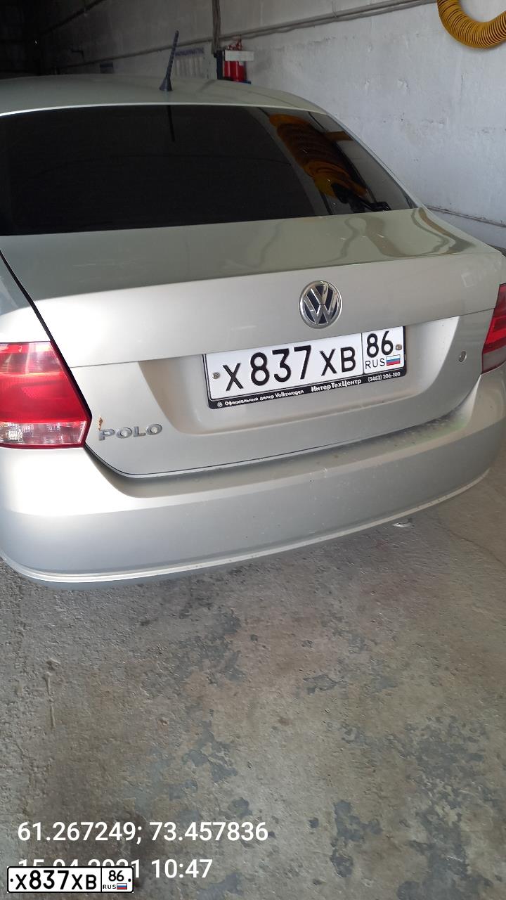 Фото автомобиля VOLKSWAGEN POLO, 2011 — госномер Х837ХВ86. Цвет: СЕРЕБРИСТО-ЖЕЛТЫЙ