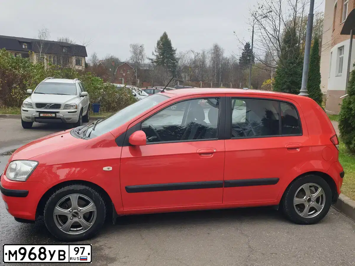 Фото автомобиля HYUNDAI GETZ, 2004 — госномер М968УВ97. Цвет: ЯРКО-КРАСНЫЙ