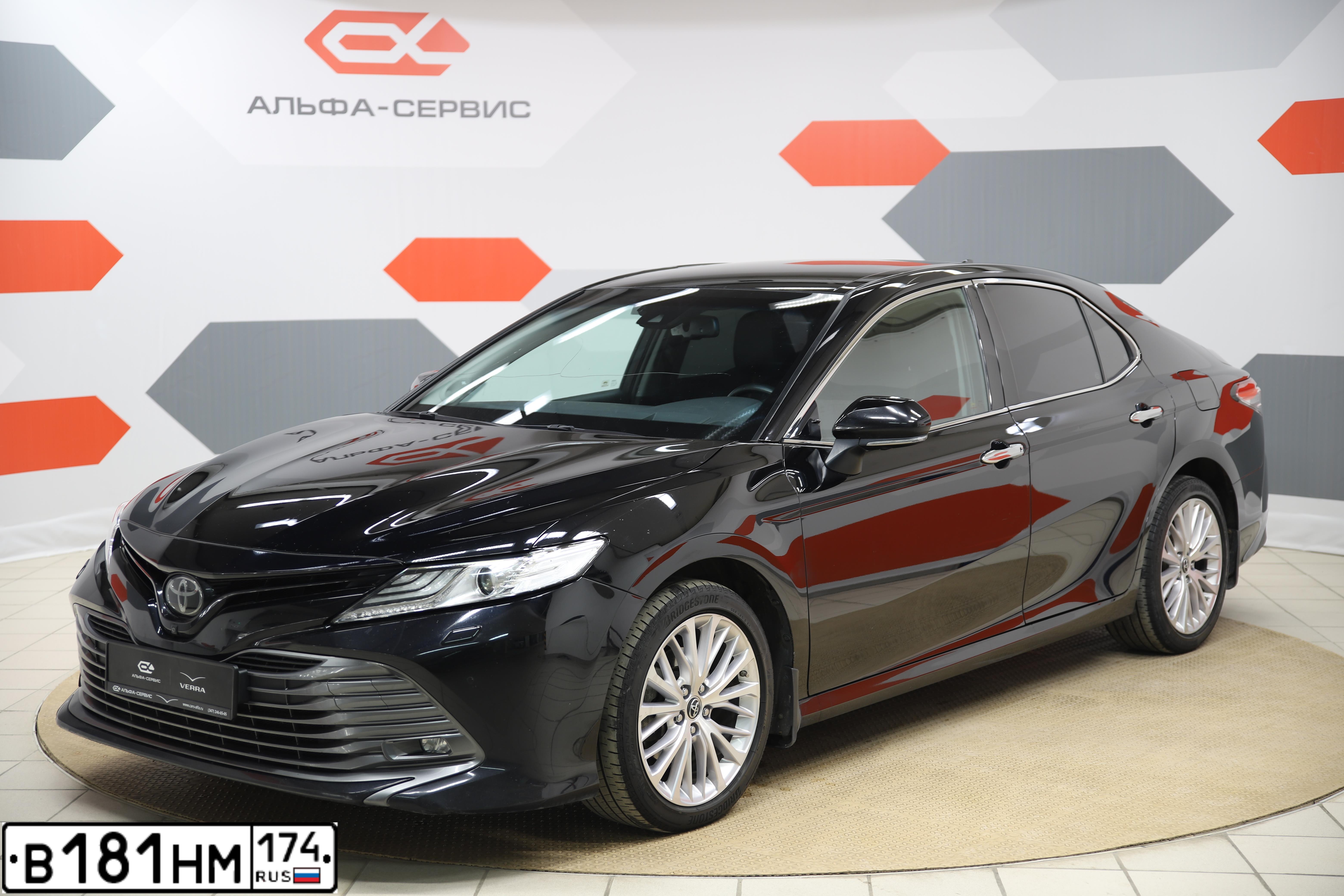 Фото автомобиля TOYOTA CAMRY, 2014 — госномер Р002РТ102. Цвет: ЧЕРНЫЙ МЕТАЛЛИК