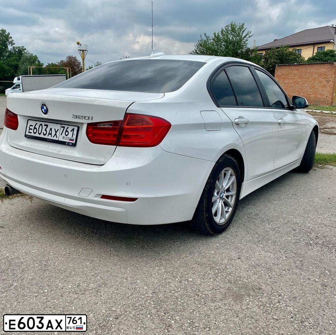 Фото автомобиля BMW SERIE 3, 2013 — госномер Е603АХ761. Цвет: Белый