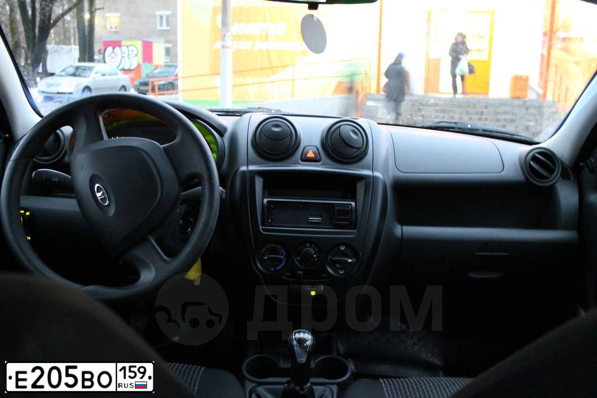 Фото автомобиля LADA 2190 GRANTA, 2013 — госномер Н239УК159. Цвет: Белый