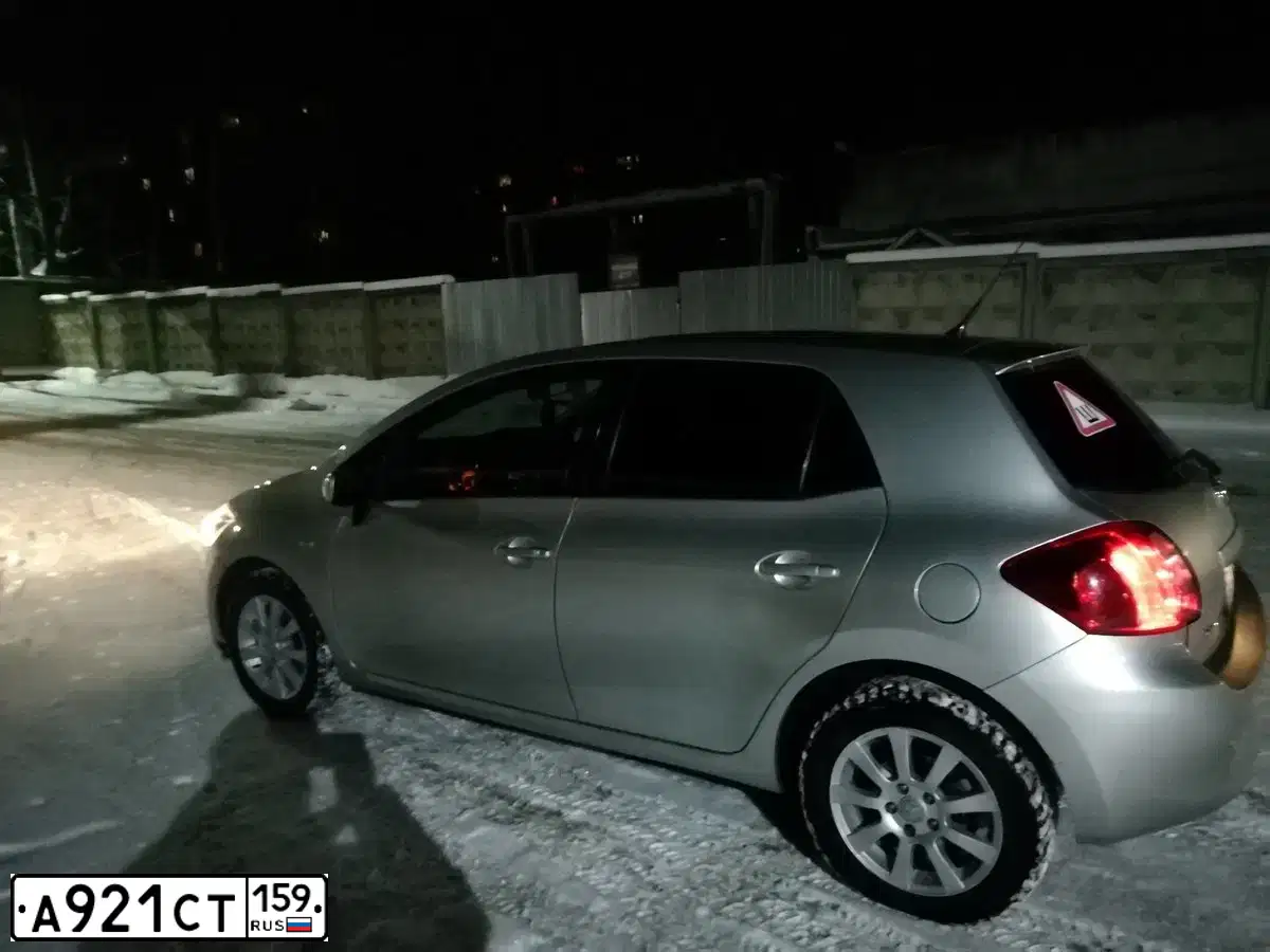 Фото автомобиля TOYOTA AURIS, 2008 — госномер А921СТ159. Цвет: СЕРЕБРИСТЫЙ