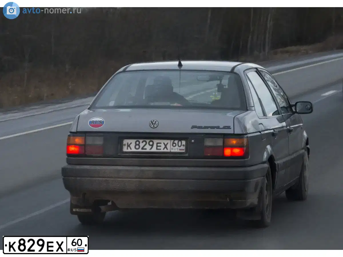 Фото автомобиля VOLKSWAGEN PASSAT, 1988 — госномер К829ЕХ60. Цвет: СЕРЫЙ