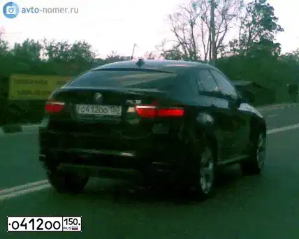 Фото автомобиля LADA 2108 SAMARA, 2000 — госномер О412ОМ150. Цвет: ЗЕЛЕНЫЙ СИНИЙ