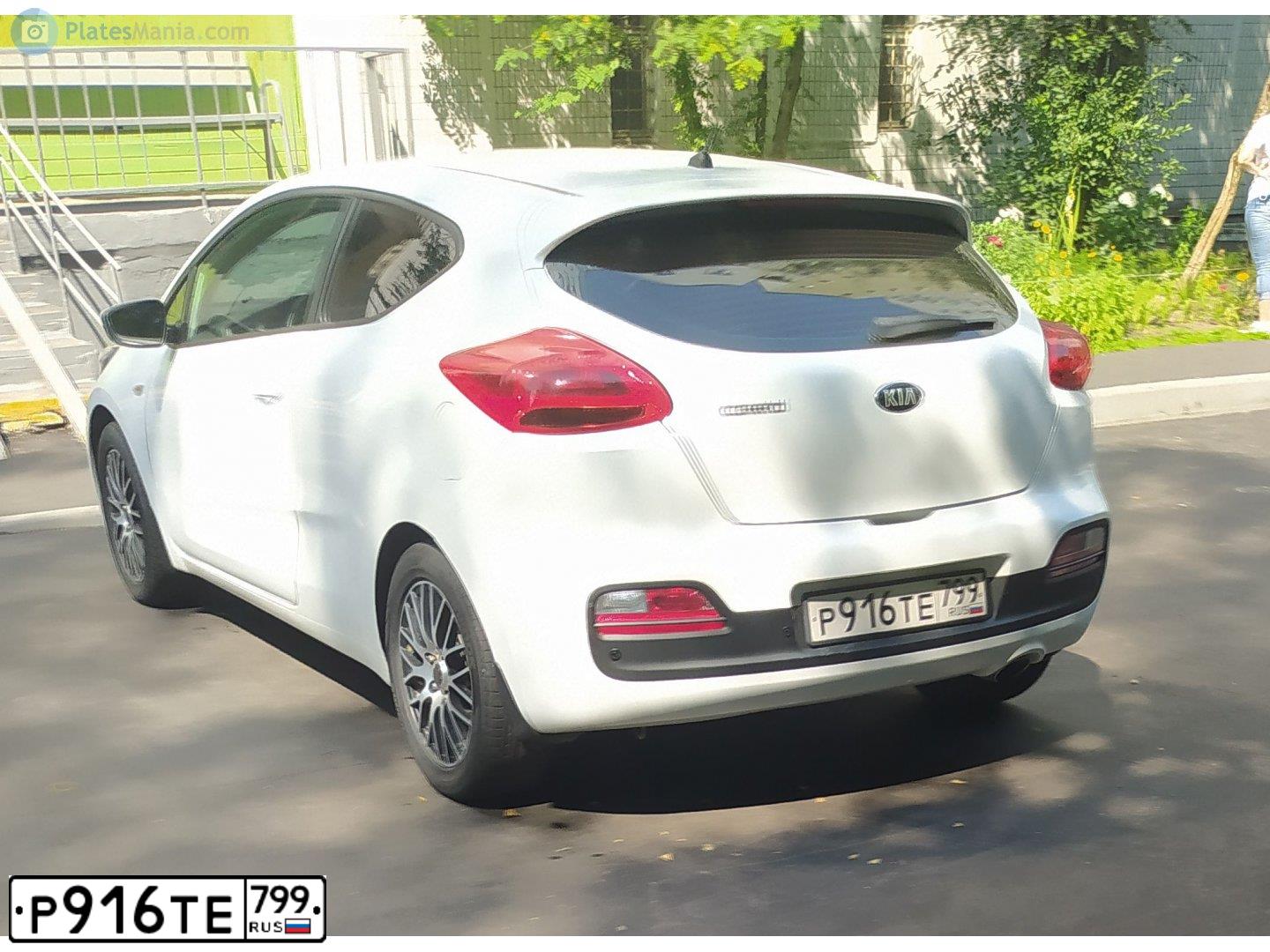 Фото автомобиля KIA CEE'D, 2016 — госномер Р916ТЕ799. Цвет: БЕЛЫЙ