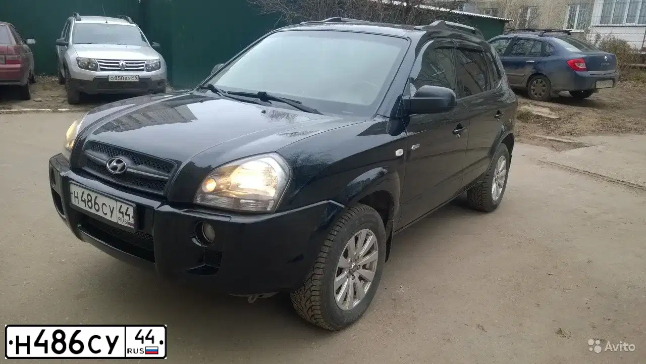 Фото автомобиля HYUNDAI TUCSON, 2008 — госномер О909МЕ152. Цвет: ЧЕРНЫЙ