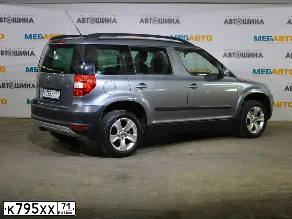 Фото автомобиля SKODA YETI, 2010 — госномер Р492ТО71. Цвет: СЕРЫЙ