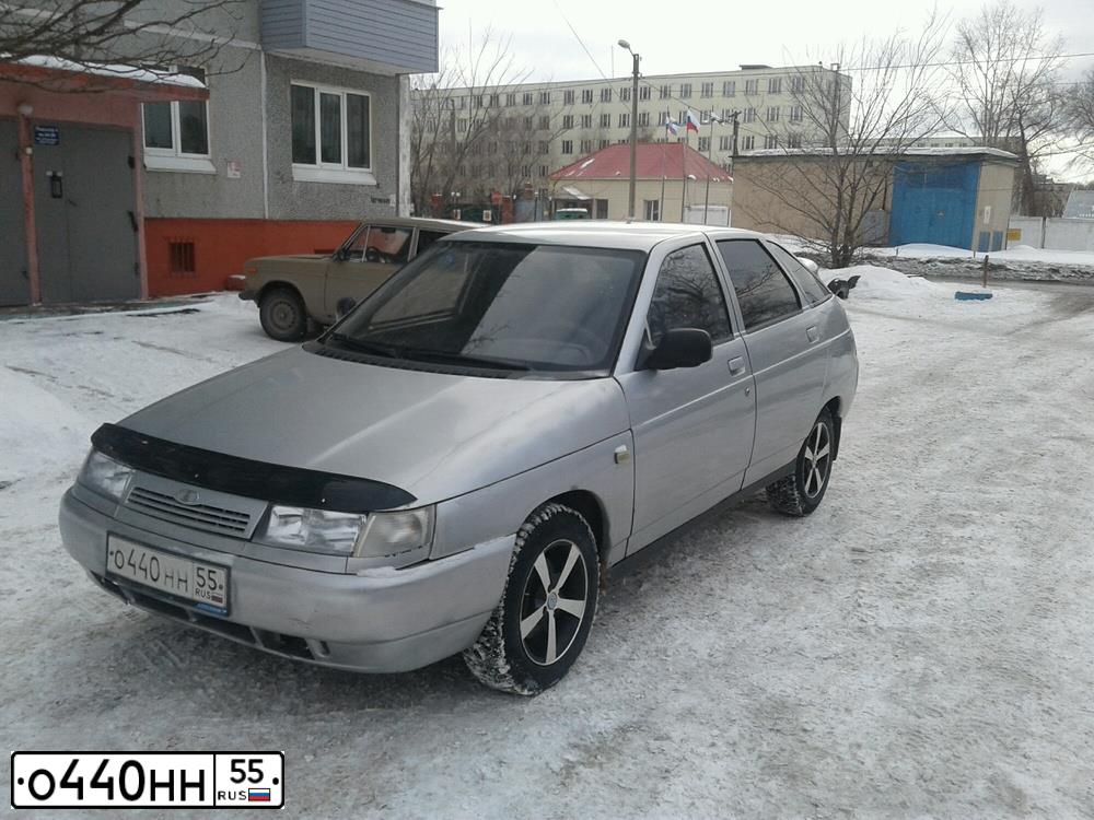 Фото автомобиля LADA 2112, 2002 — госномер О440НН55. Цвет: СЕРЕБРИСТ