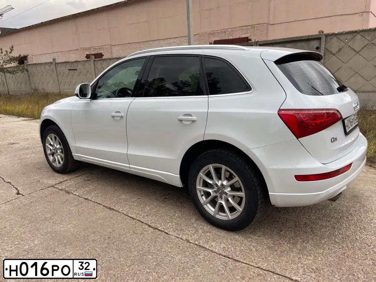 Фото автомобиля AUDI Q5, 2012 — госномер Р780ХВ40. Цвет: Белый