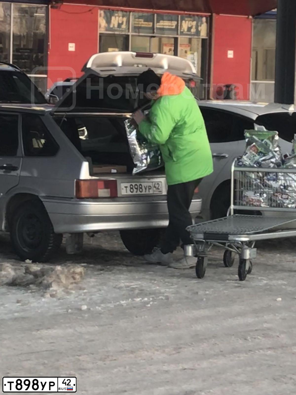 Фото автомобиля LADA 2114, 2011 — госномер О137ОМ142