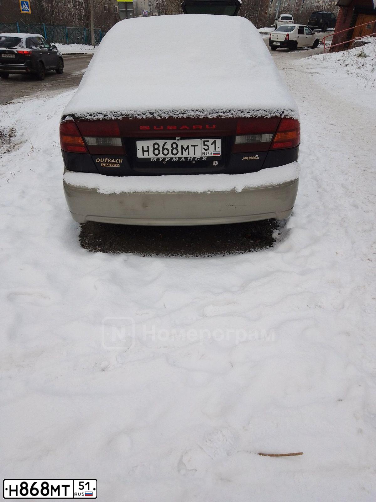 Фото автомобиля SUBARU OUTBACK, 2000 — госномер Н868МТ51. Цвет: ЧЕРНЫЙ