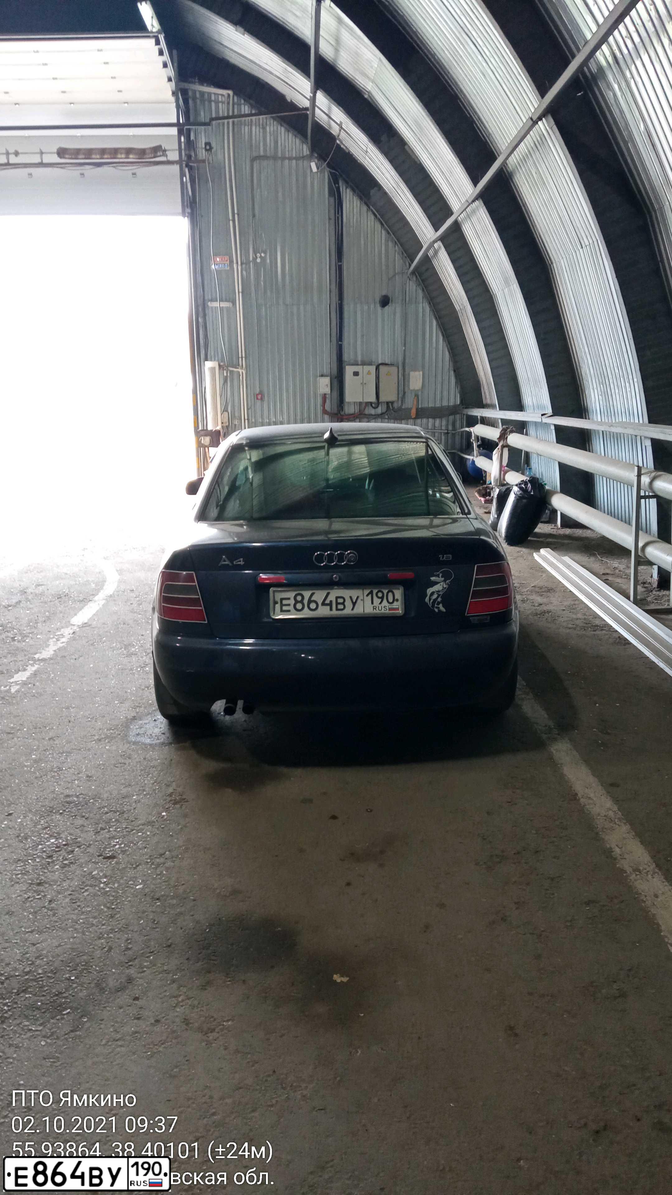 Фото автомобиля AUDI A4, 1996 — госномер К085ВХ97. Цвет: СИНИЙ