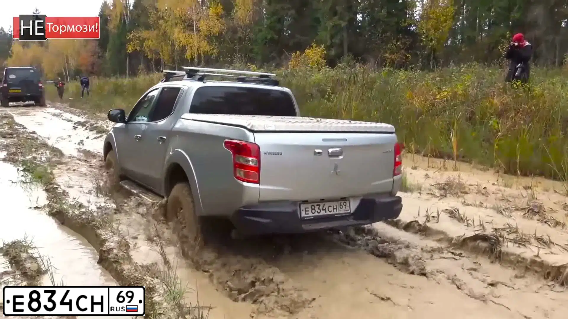 Фото автомобиля MITSUBISHI L200, 2018 — госномер С744УМ790. Цвет: Серебристый