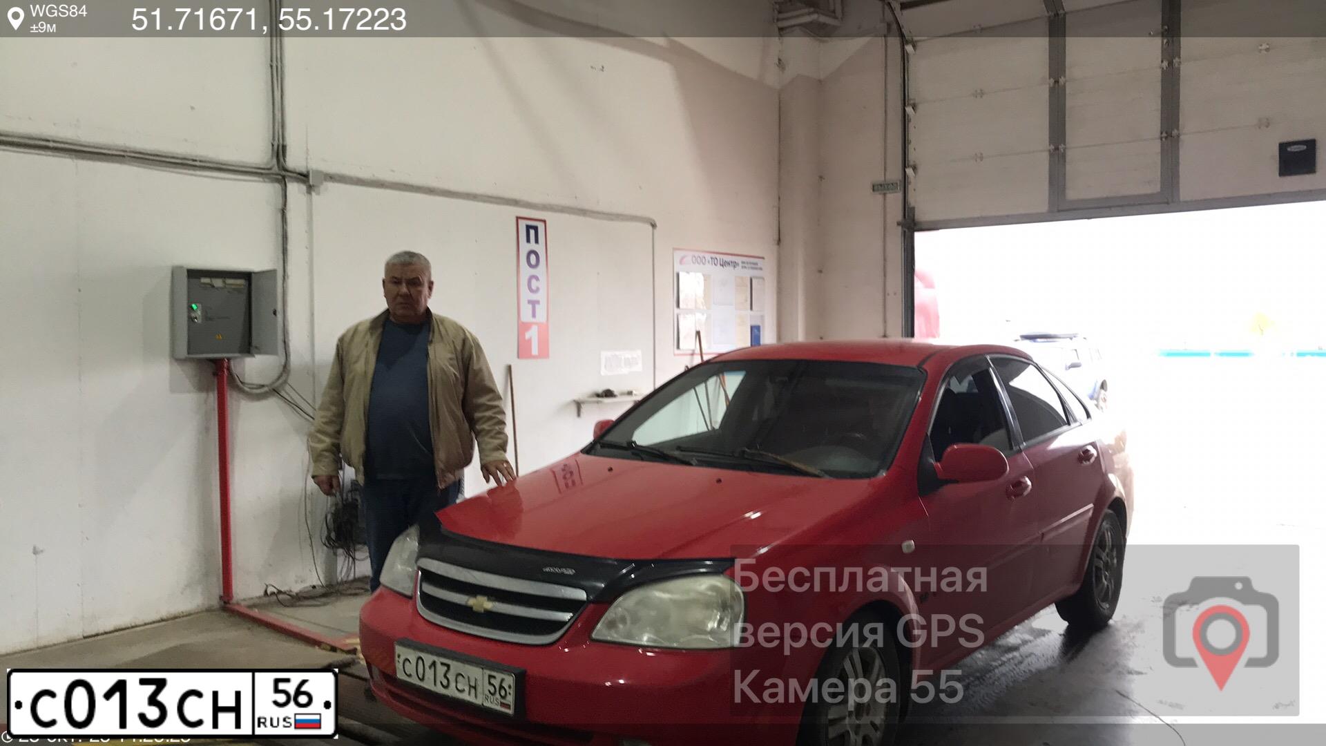 Фото автомобиля CHEVROLET LACETTI, 2007 — госномер Е958АР156. Цвет: Красный