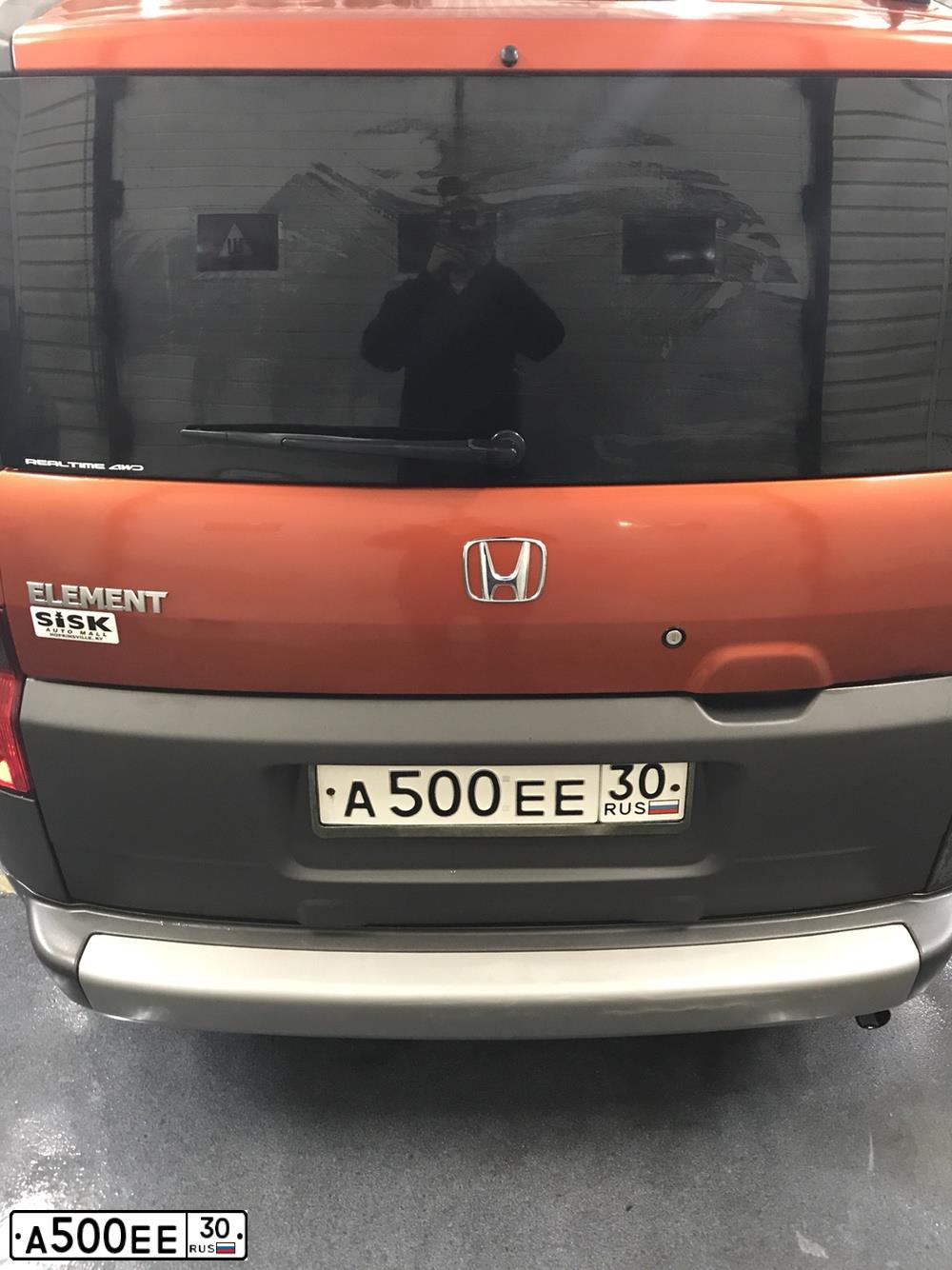 Фото автомобиля HONDA ELEMENT, 2005 — госномер М287СО790. Цвет: Красный