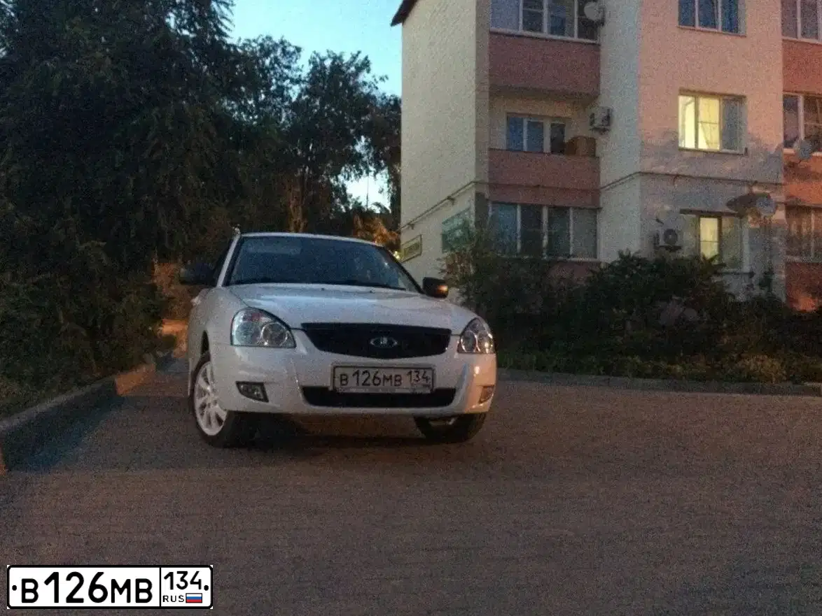 Фото автомобиля LADA 2170 PRIORA, 2016 — госномер В126МВ134. Цвет: БЕЛЫЙ