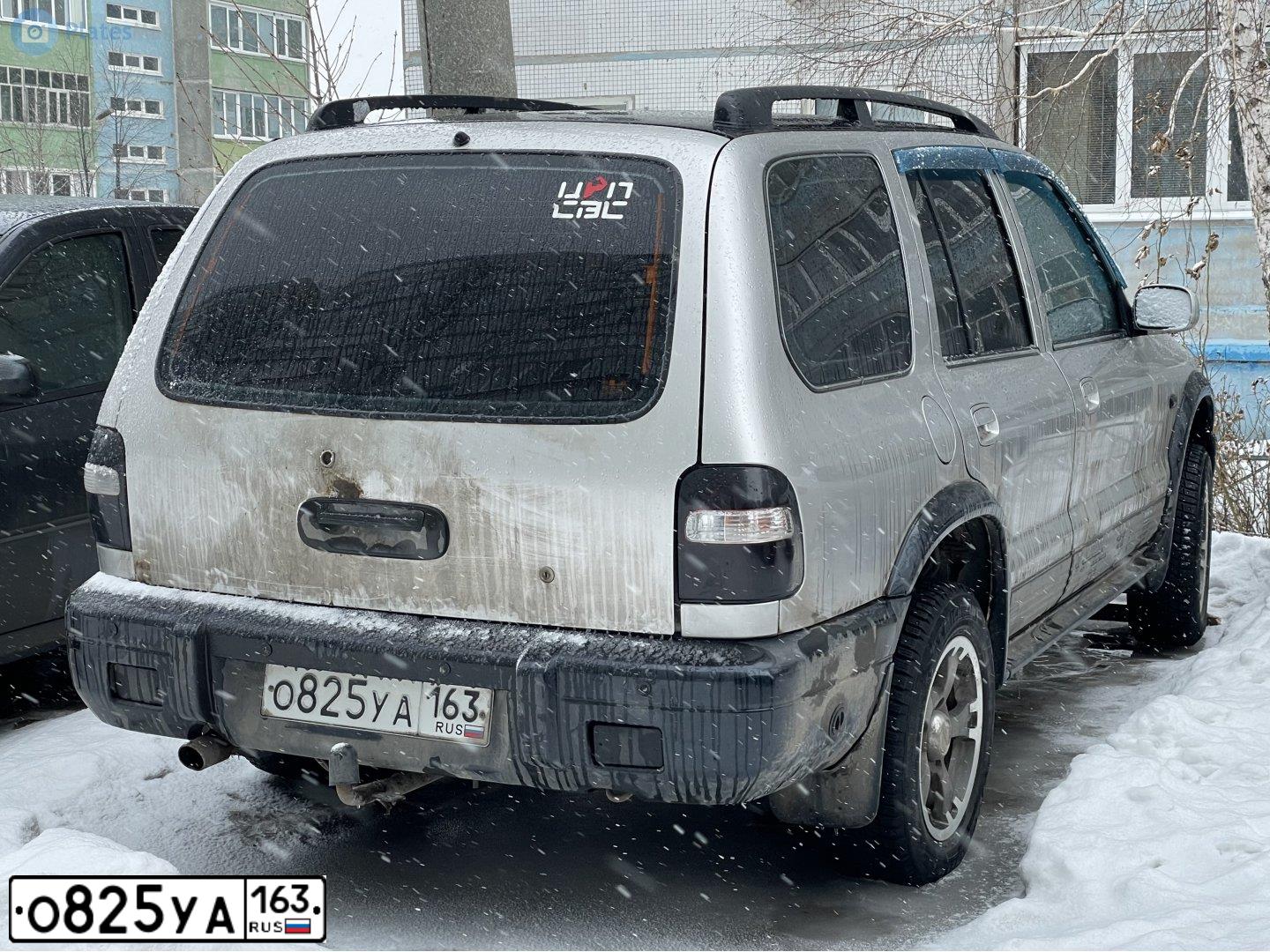 Фото автомобиля KIA SPORTAGE, 2005 — госномер Е032УЕ10. Цвет: Серебристый