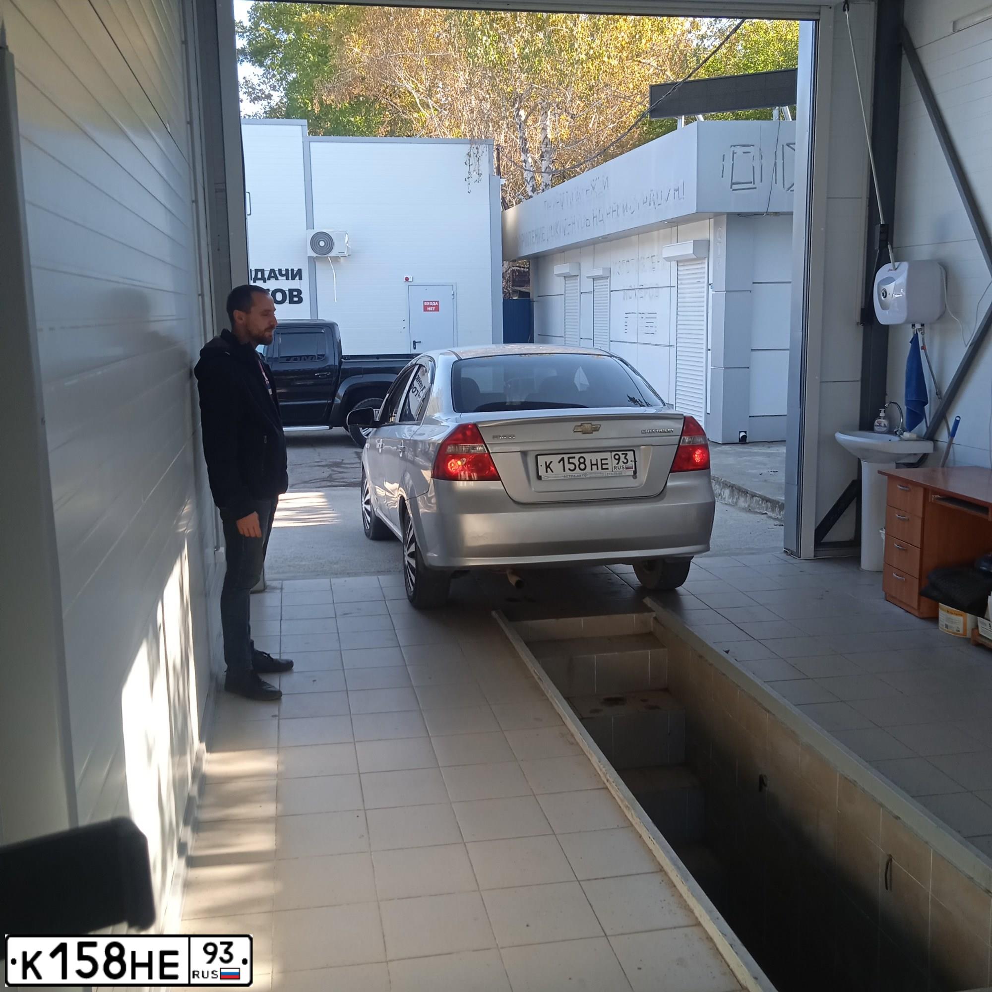 Фото автомобиля CHEVROLET AVEO, 2007 — госномер У350ЕР18. Цвет: Серебристый
