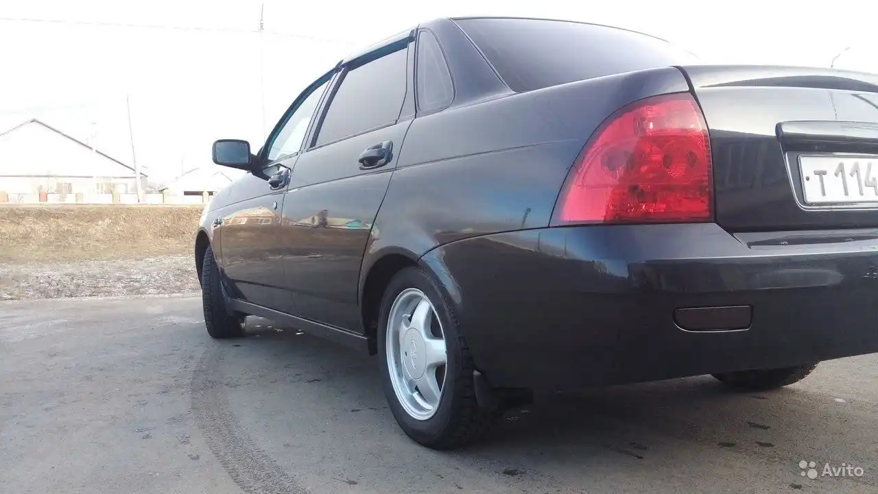 Фото автомобиля LADA 2170 PRIORA, 2008 — госномер Т114ЕС56. Цвет: ГРАФИТОВЫЙ МЕТАЛИК