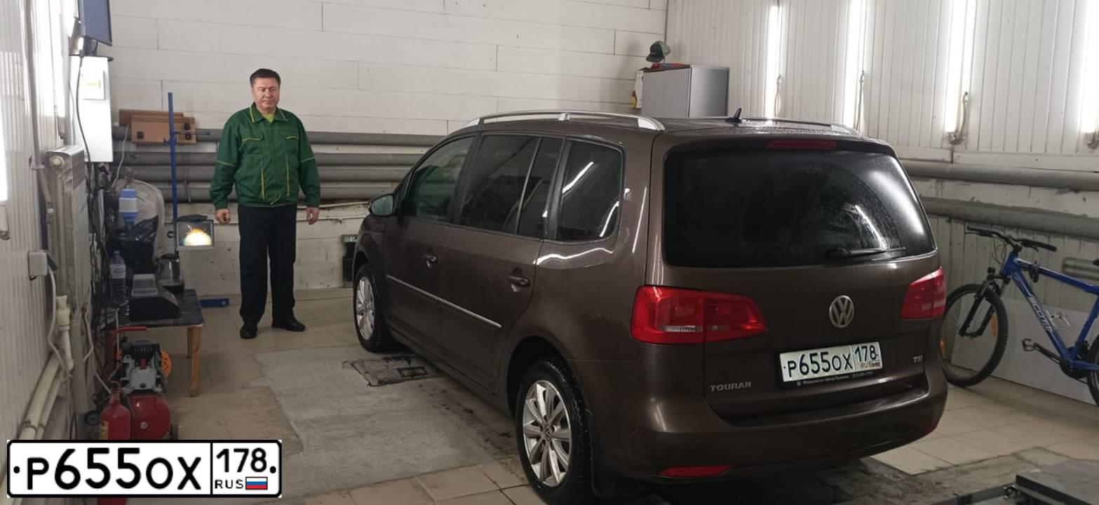 Фото автомобиля VOLKSWAGEN TOURAN, 2014 — госномер С888ВО196. Цвет: Коричневый