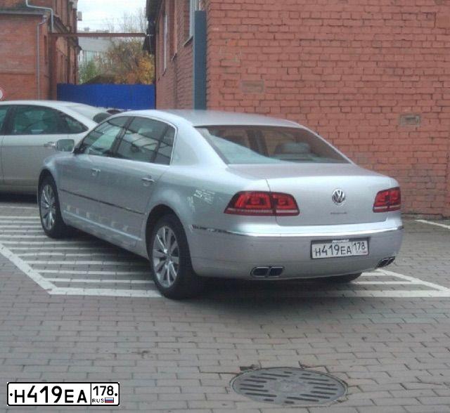 Фото автомобиля VOLKSWAGEN PHAETON, 2012 — госномер Н419ЕА178. Цвет: СЕРЕБРИСТЫЙ