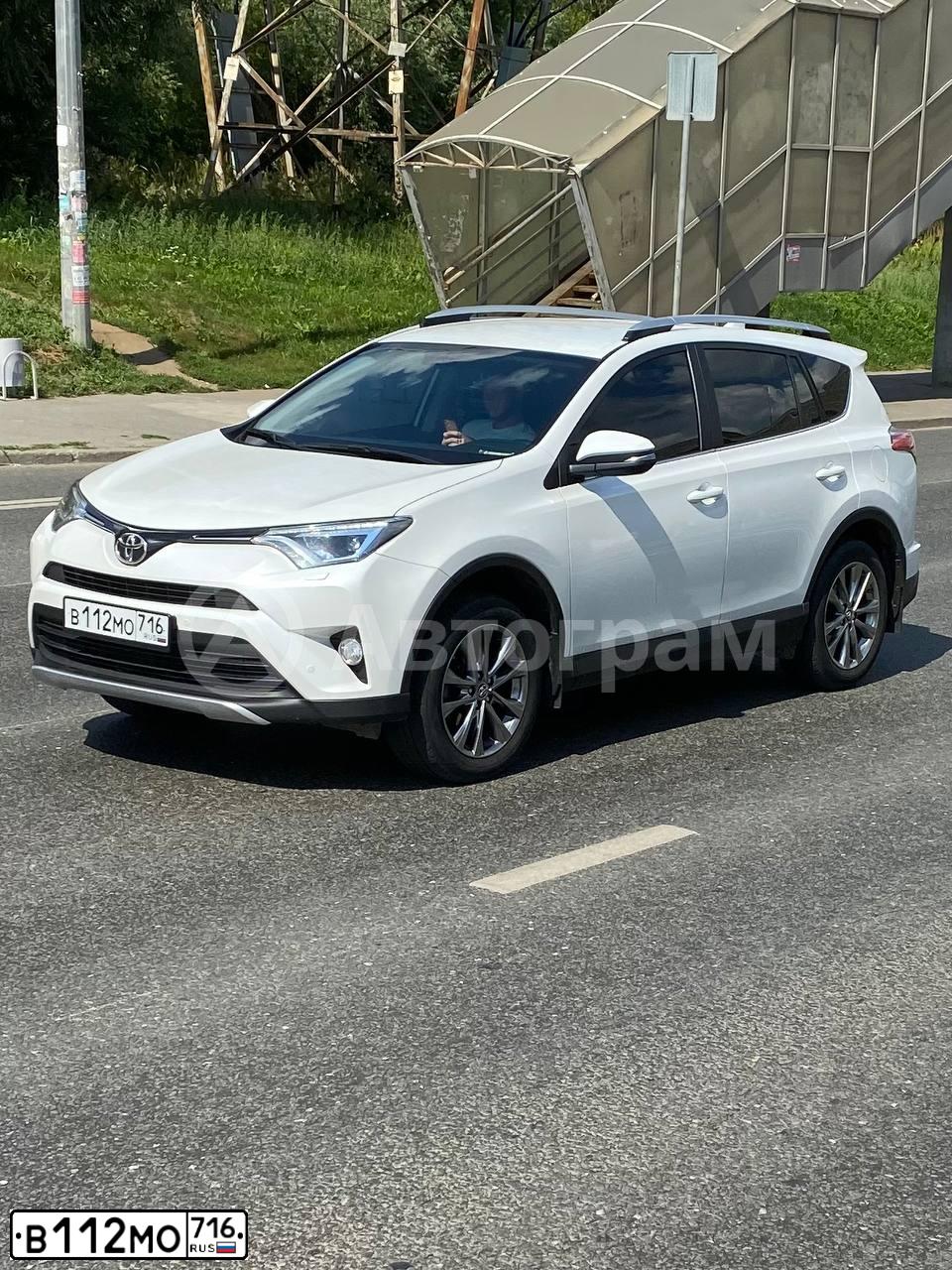 Фото автомобиля TOYOTA RAV4, 2019 — госномер В112МО716. Цвет: БЕЛЫЙ ПЕРЛАМУТР