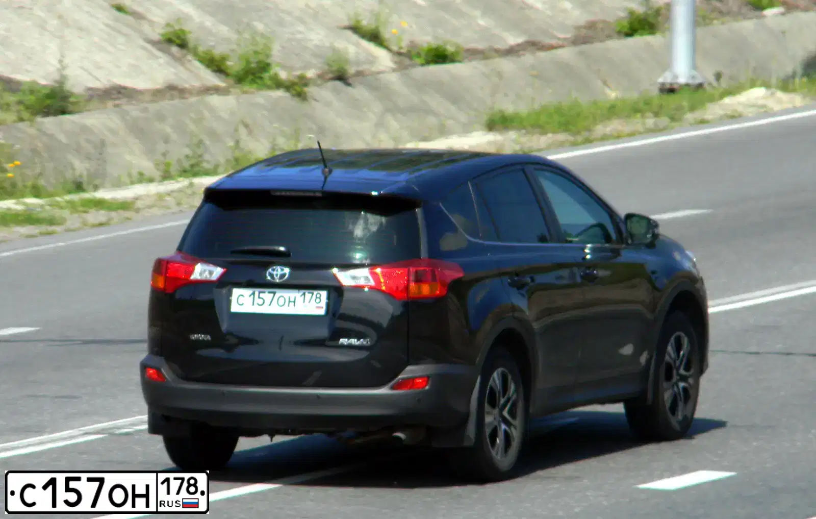 Фото автомобиля TOYOTA RAV4, 2014 — госномер С157ОН178. Цвет: ЧЕРНЫЙ