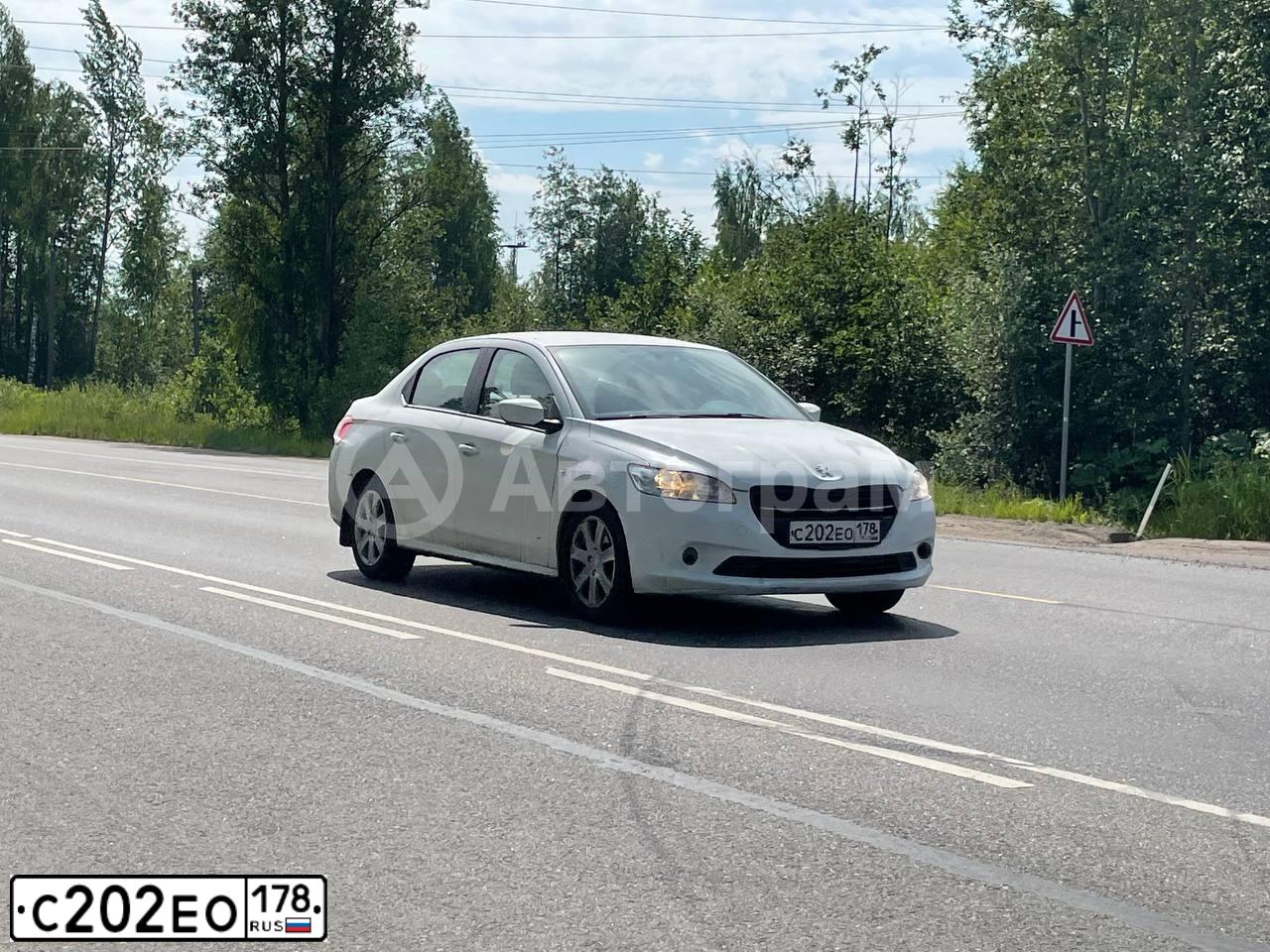 Фото автомобиля PEUGEOT 301, 2013 — госномер С202ЕО178. Цвет: БЕЛЫЙ