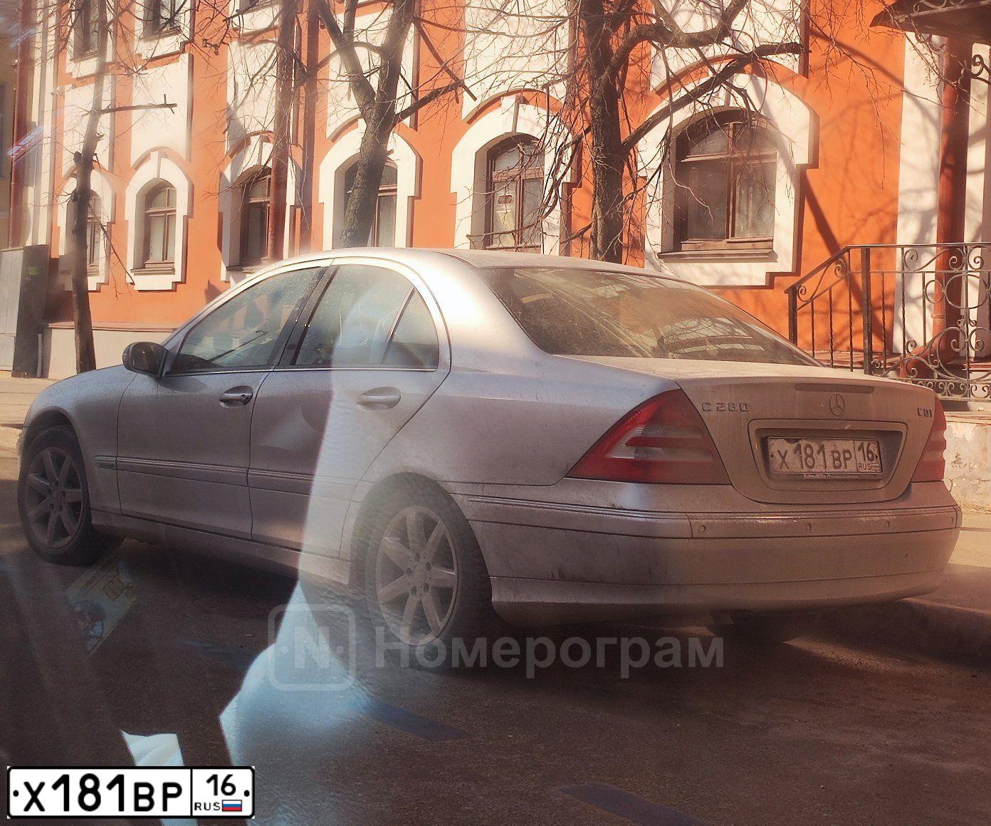Фото автомобиля MERCEDES C-KLASSE, 2005 — госномер Х181ВР16. Цвет: СЕРЕБРИСТЫЙ