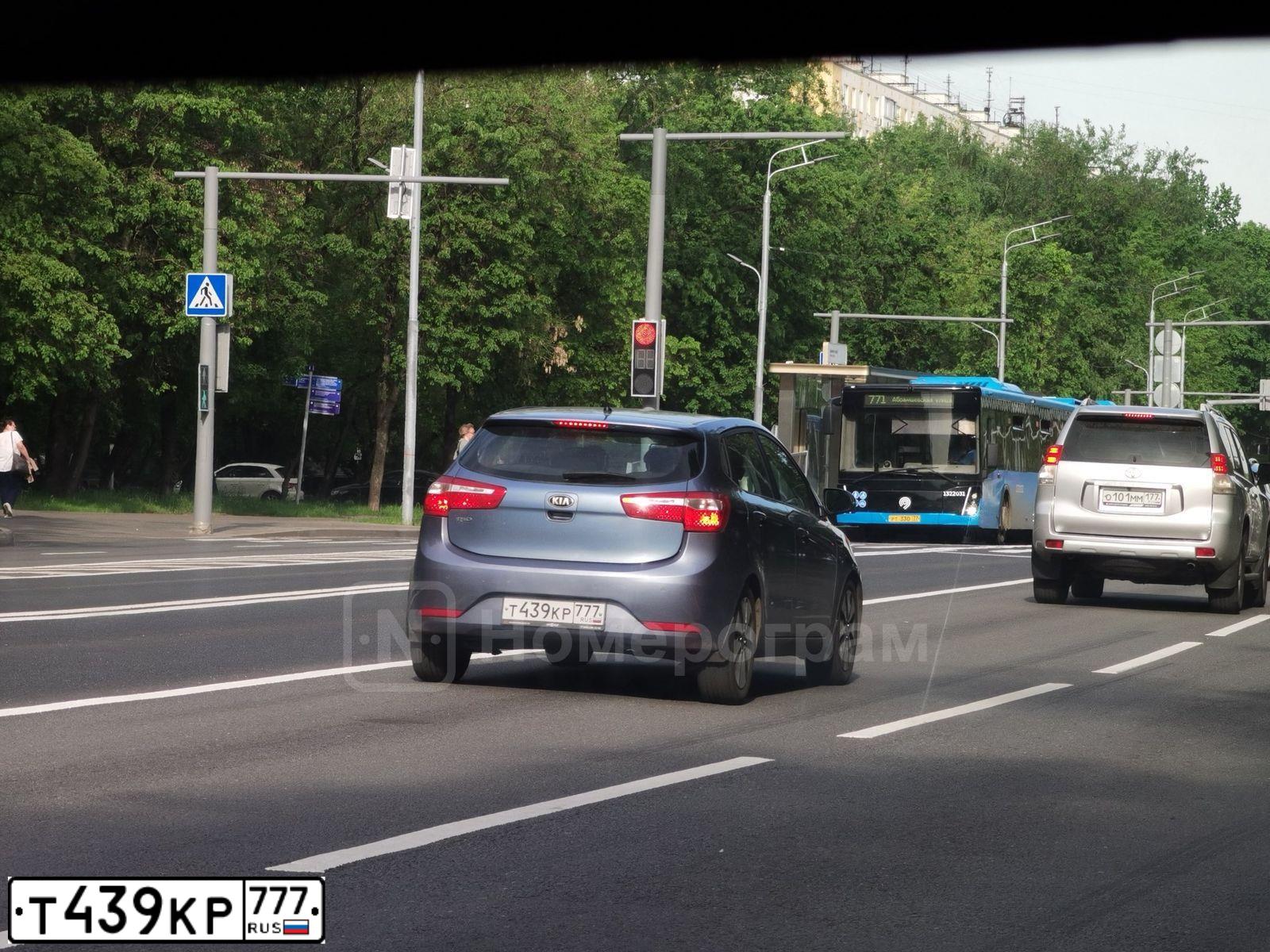 Фото автомобиля KIA RIO, 2013 — госномер Т439КР777. Цвет: ГОЛУБОЙ