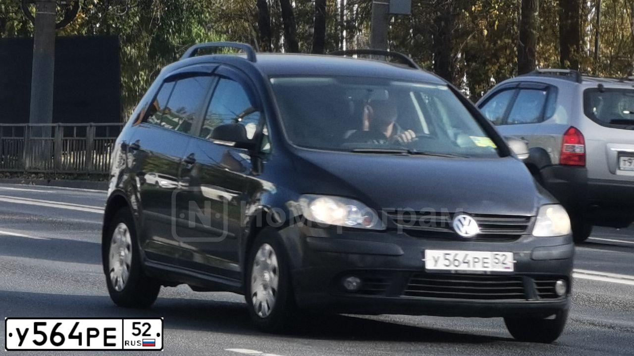 Фото автомобиля VOLKSWAGEN GOLF PLUS, 2008 — госномер У564РЕ52. Цвет: ЧЕРНЫЙ