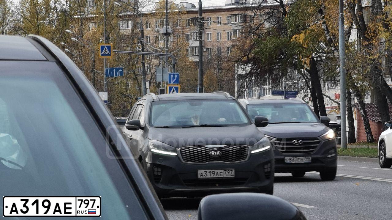 Фото автомобиля KIA SORENTO, 2019 — госномер А319АЕ797. Цвет: ЧЕРНЫЙ