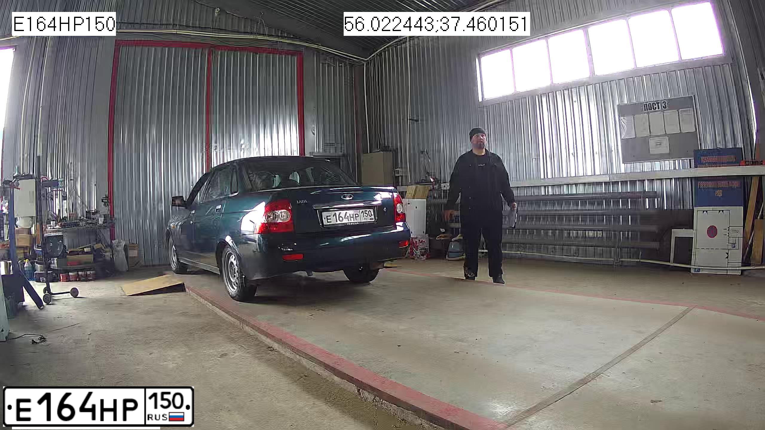 Фото автомобиля LADA 2170 PRIORA, 2007 — госномер Е164НР150. Цвет: ЗЕЛЕНЫЙ ТЕМНЫЙ