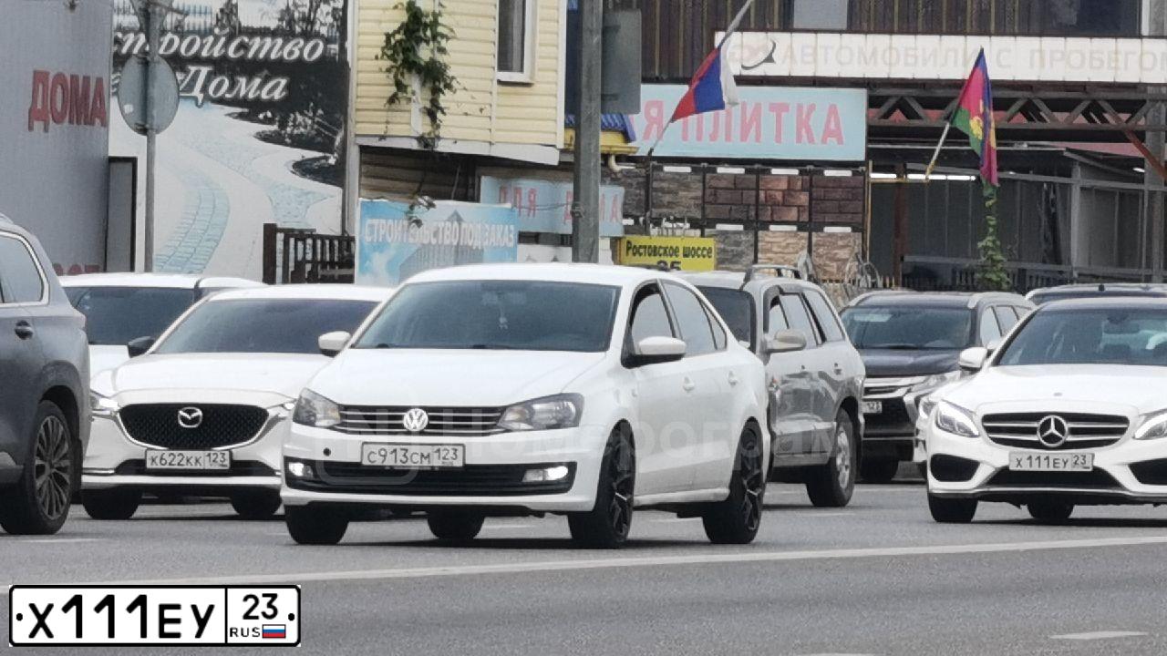 Фото автомобиля MERCEDES S-KLASSE, 1998 — госномер Х111ЕУ23. Цвет: серебристый