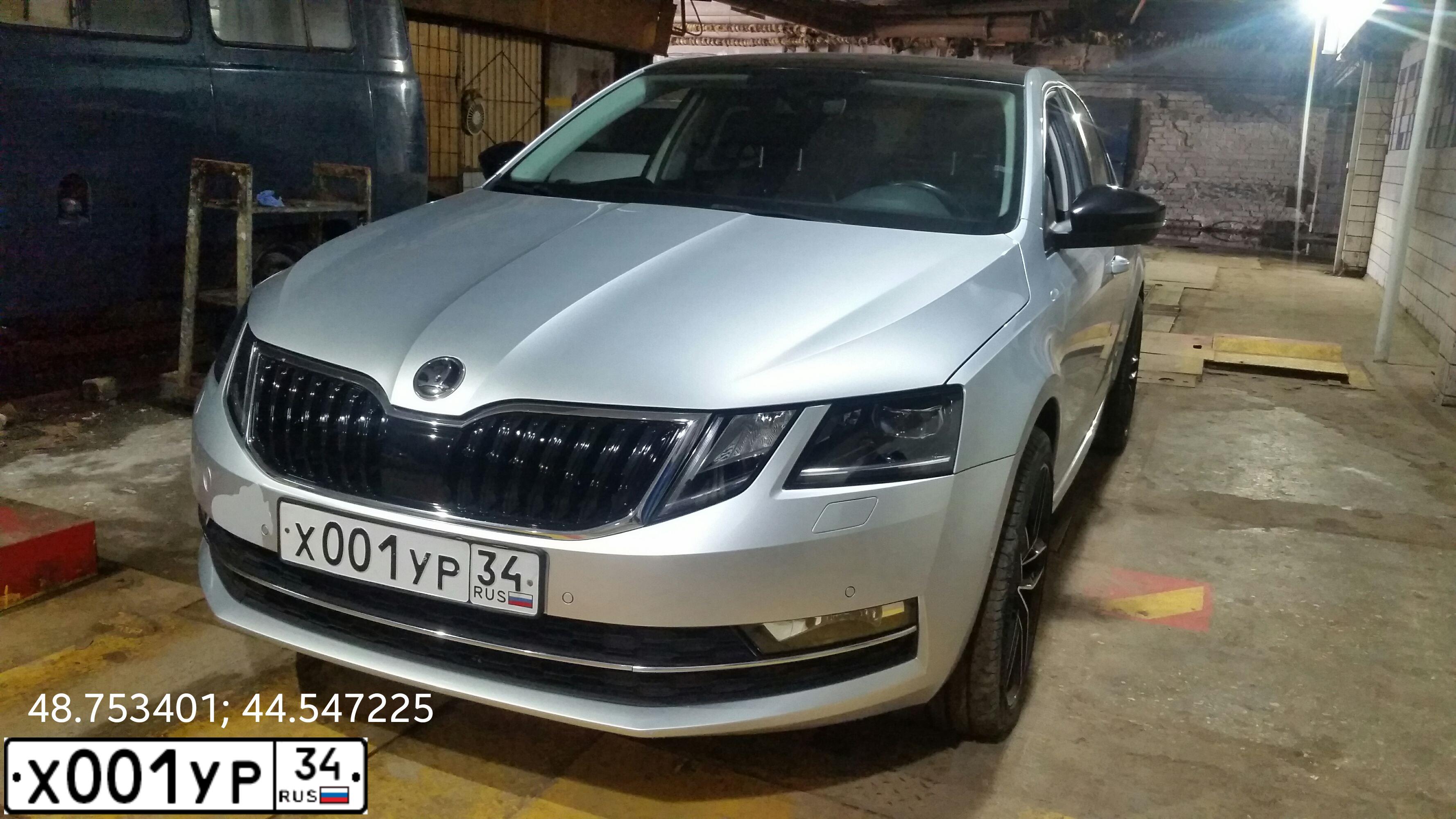 Фото автомобиля SKODA OCTAVIA, 2017 — госномер У393КЕ136. Цвет: Серебристый