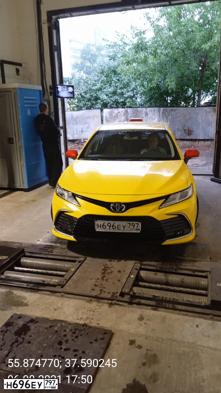 Фото автомобиля TOYOTA CAMRY, 2021 — госномер С103ВР126. Цвет: ЧЕРНЫЙ