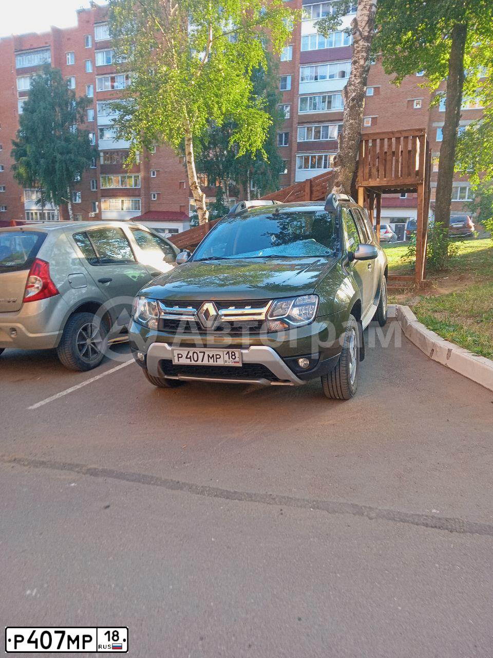 Фото автомобиля RENAULT DUSTER, 2015 — госномер Р407МР18. Цвет: ЗЕЛЕНЫЙ