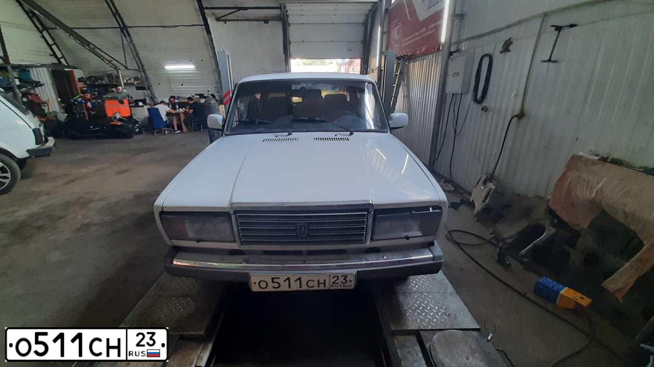 Фото автомобиля LADA 2107 LADA, 2005 — госномер О511СН23. Цвет: ЯРКО-БЕЛЫЙ