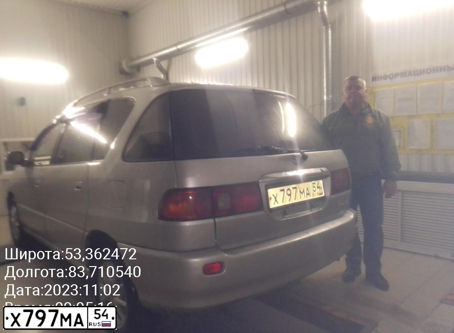 Фото автомобиля TOYOTA IPSUM, 2000 — госномер В133РМ122