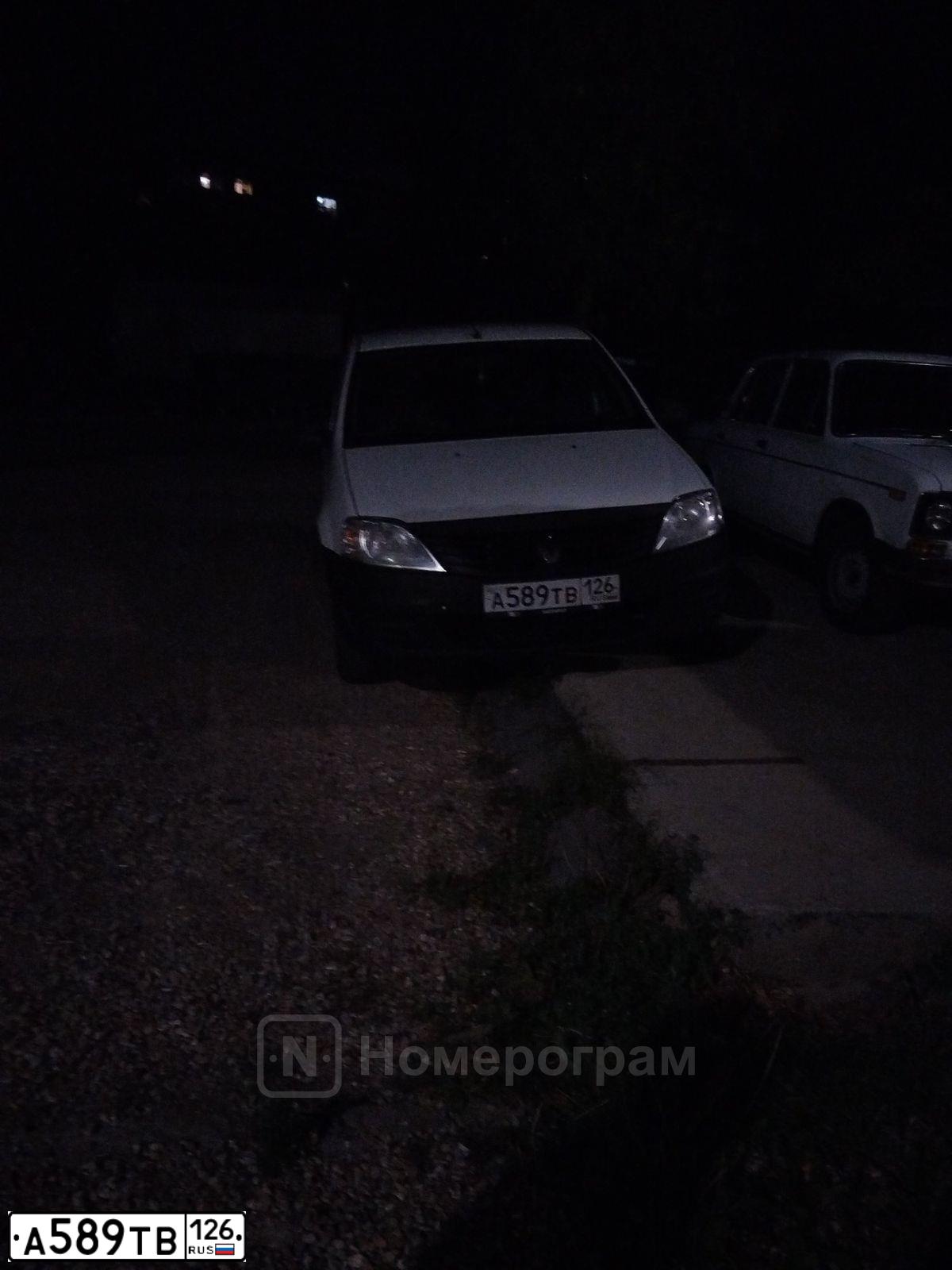 Фото автомобиля RENAULT LOGAN, 2014 — госномер А589ТВ126. Цвет: БЕЛЫЙ