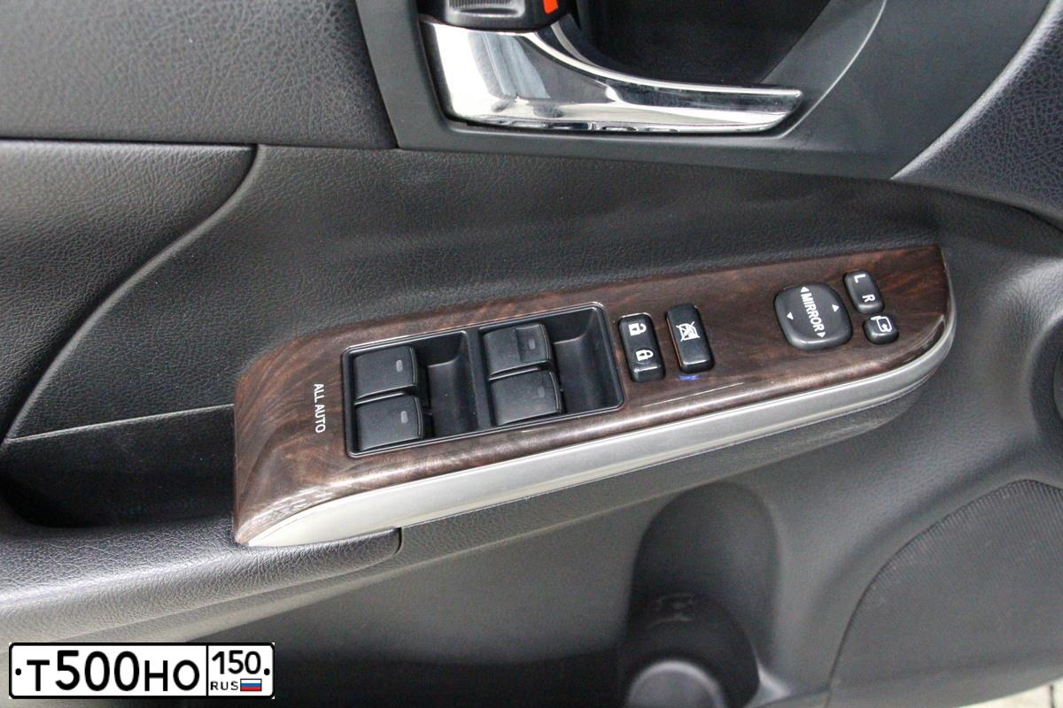 Фото автомобиля TOYOTA CAMRY, 2018 — госномер М658ВВ702. Цвет: БЕЛЫЙ ПЕРЛАМУТР