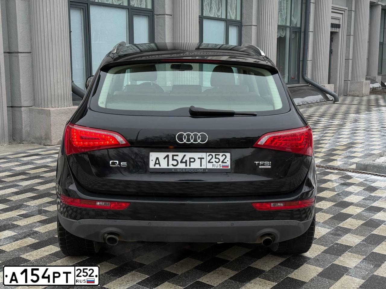 Фото автомобиля AUDI Q5, 2010 — госномер А154РТ252. Цвет: ЧЕРНЫЙ