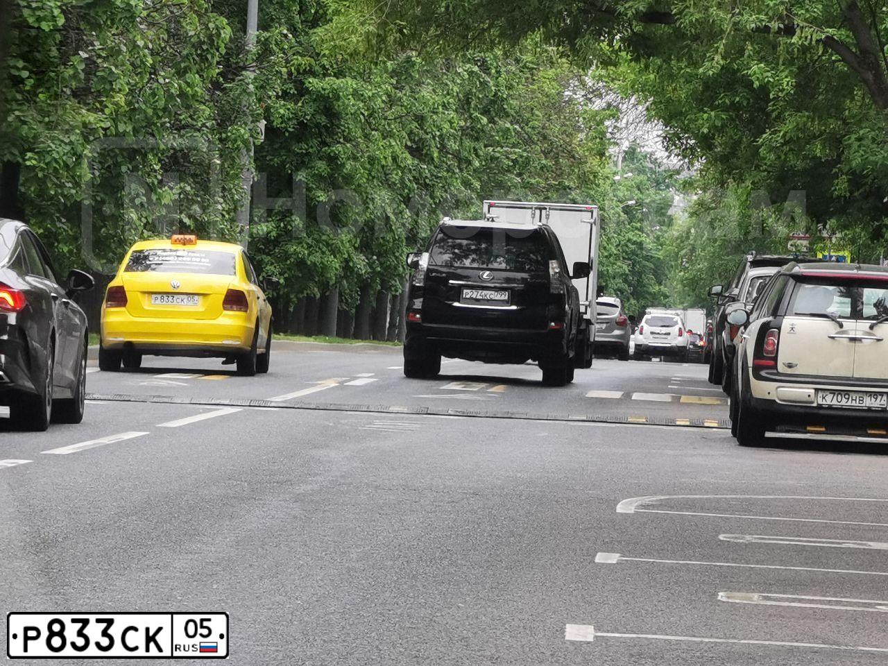 Фото автомобиля VOLKSWAGEN POLO, 2015 — госномер Т435МВ797. Цвет: ЖЕЛТЫЙ