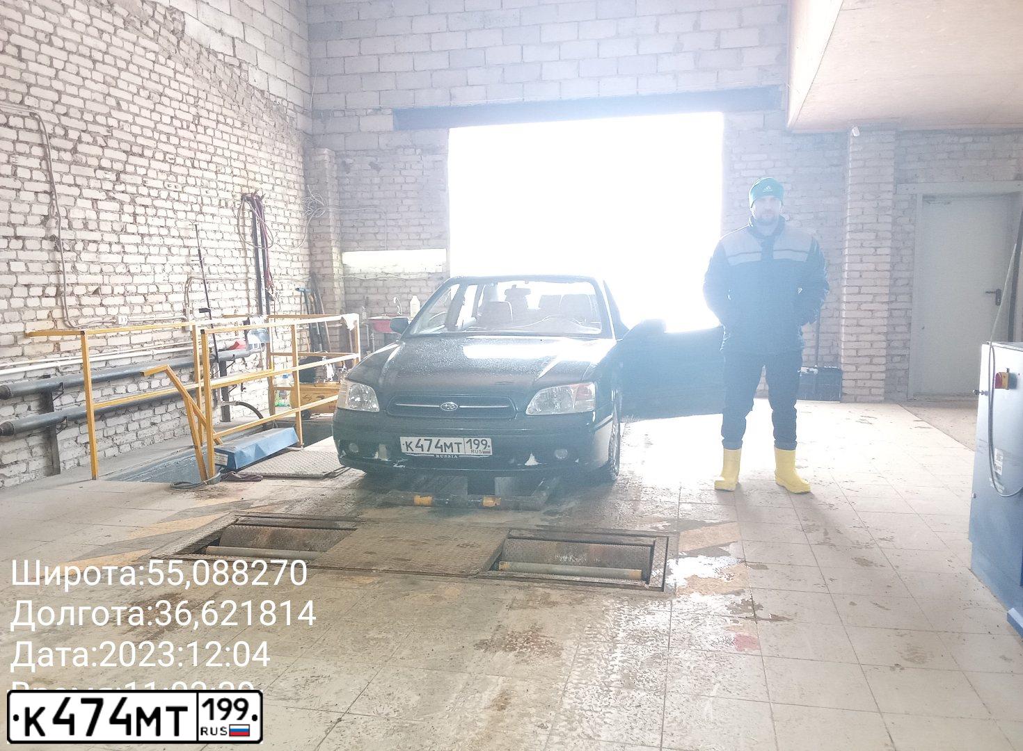 Фото автомобиля SUBARU LEGACY 2,5, 2000 — госномер Р372УР40. Цвет: Темно-зеленый