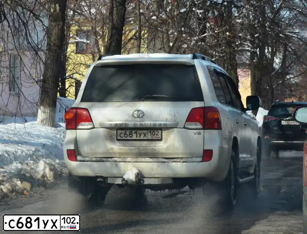 Фото автомобиля TOYOTA LANDCRUISER 200, 2013 — госномер Н826УЕ68. Цвет: БЕЛЫЙ