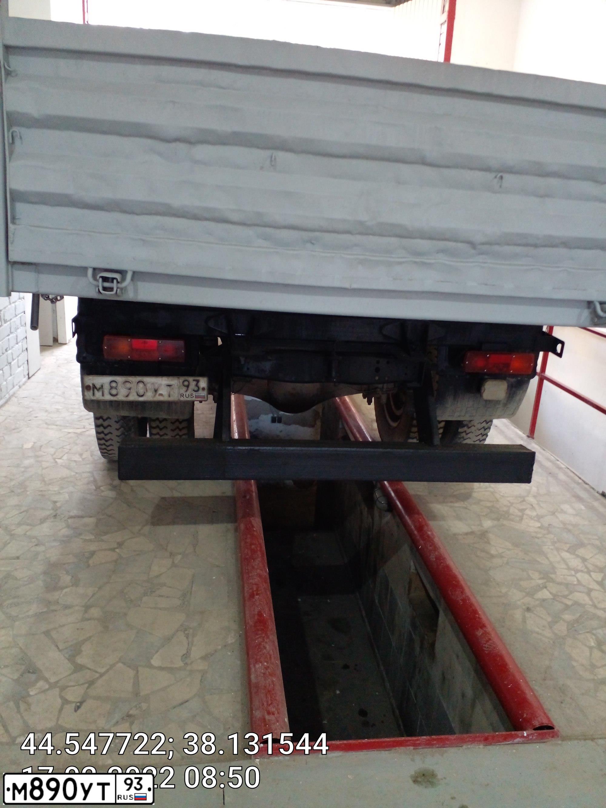 Фото автомобиля GAZ 3309, 2011 — госномер М890УТ93. Цвет: БЕЛЫЙ