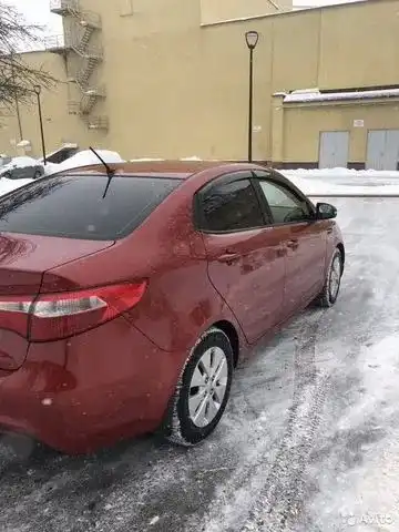 Фото автомобиля KIA RIO, 2013 — госномер А257АА777. Цвет: Красный
