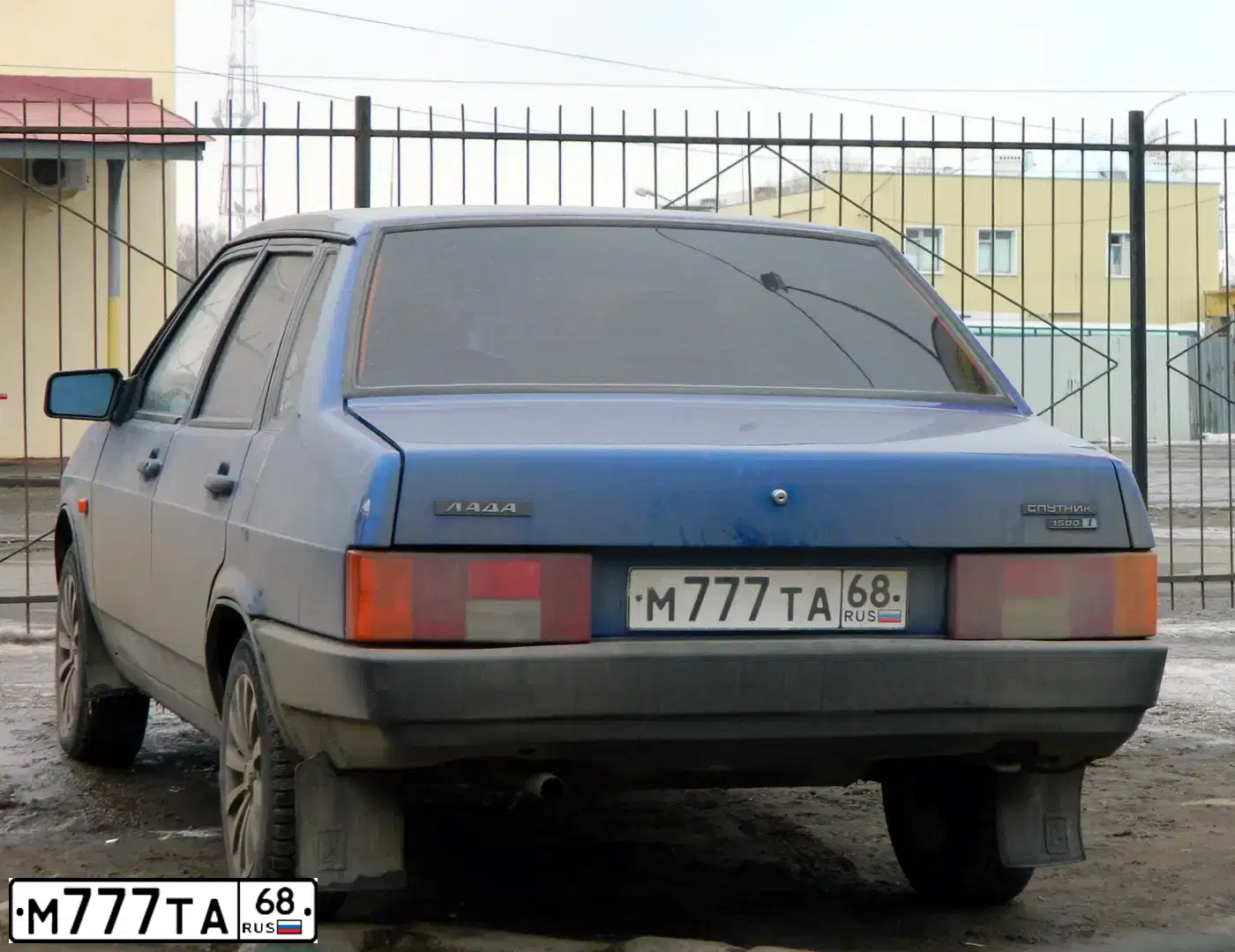 Фото автомобиля ВАЗ 21099, 2004 — госномер Р944ОР68. Цвет: СЕРЕБРИСТЫЙ ЯРКО-СИНИЙ
