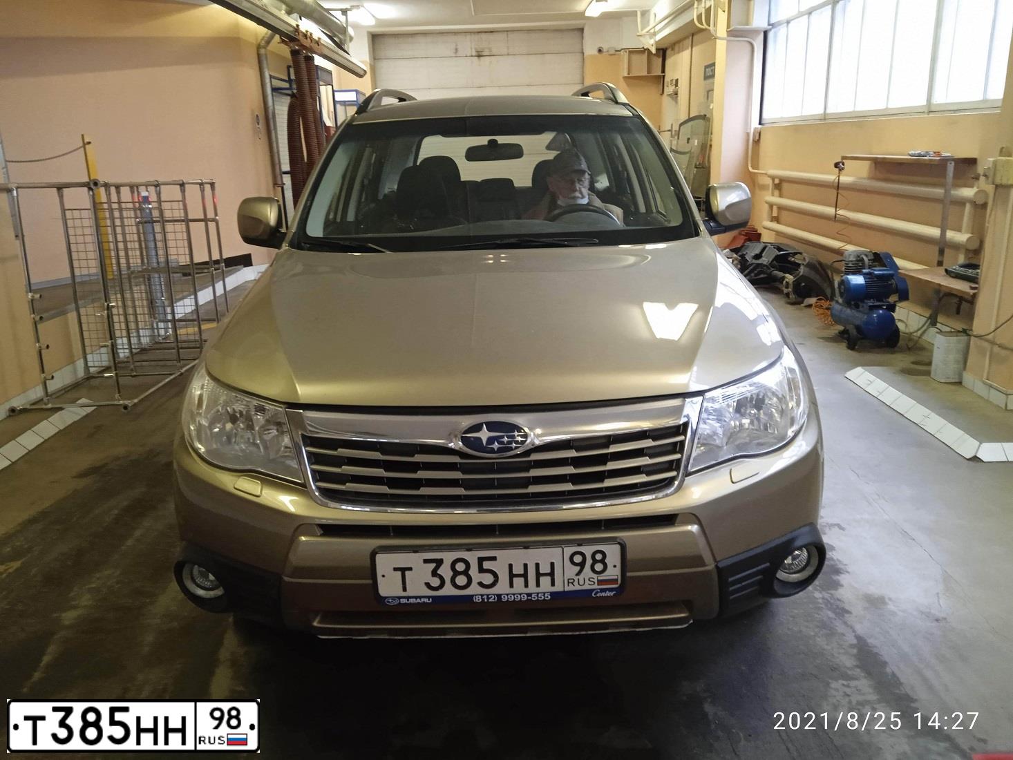 Фото автомобиля SUBARU FORESTER, 2008 — госномер Т385НН98. Цвет: ЗОЛОТИСТЫЙ
